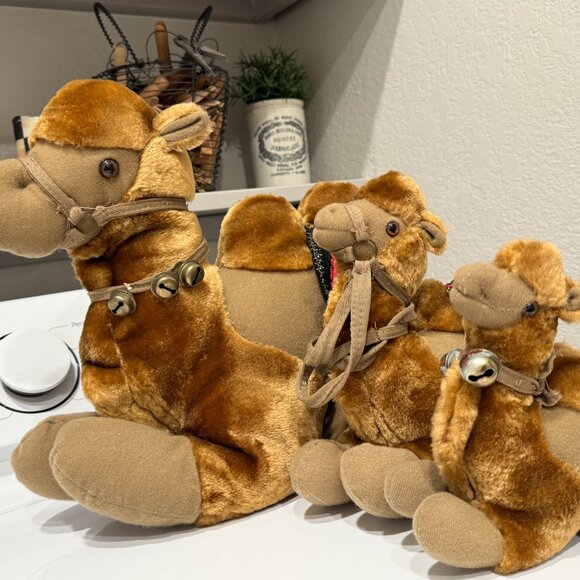 3 Vintage Plush Camels from Dubai - Picture 6 of 17